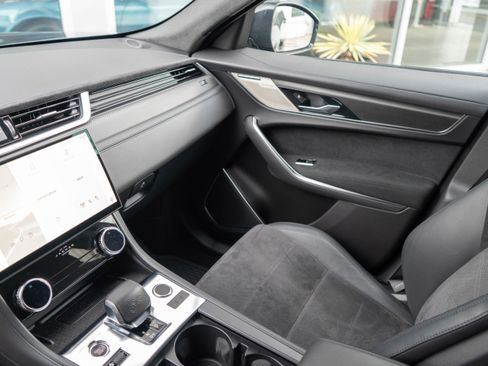 Used 2022 Jaguar F-PACE SVR image 15
