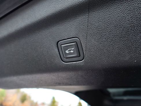 Used 2023 GMC Yukon SLT image 37