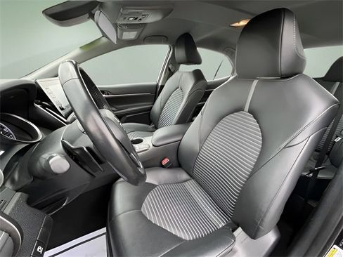 Used 2023 Toyota Camry SE image 12