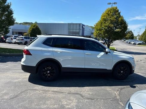 Used 2019 Volkswagen Tiguan SE w/ Panoramic Sunroof Package AWD/4WD image 3