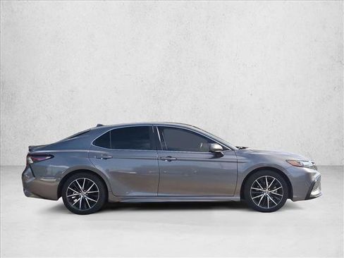 Used 2021 Toyota Camry SE FWD image 4