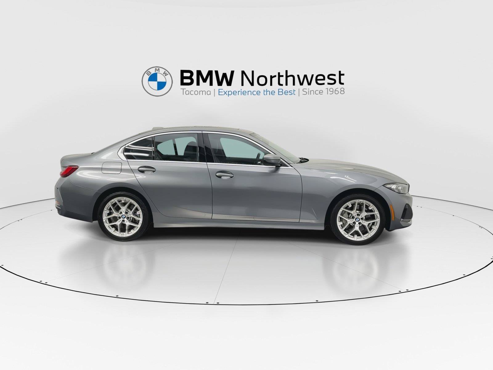 Used 2025 BMW 330i xDrive Sedan w/ Premium Package AWD/4WD image 5