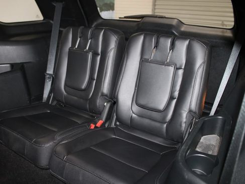 Used 2019 Ford Explorer XLT w/ Equipment Group 202A FWD image 19