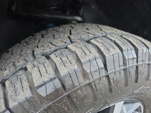 Used 2017 Toyota Tacoma TRD Off-Road w/ Tow Package (A/T) image 29