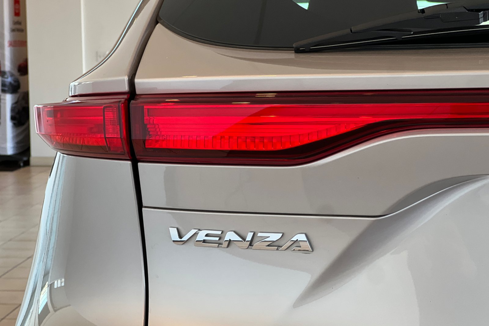 Certified 2024 Toyota Venza LE AWD/4WD image 27