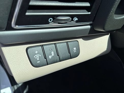 Used 2018 Hyundai Elantra Value Edition FWD image 10