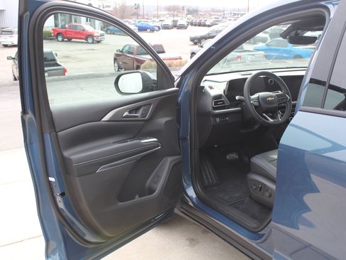 New 2026 Chevrolet Traverse LT w/ Sun and Wheel Package image 8