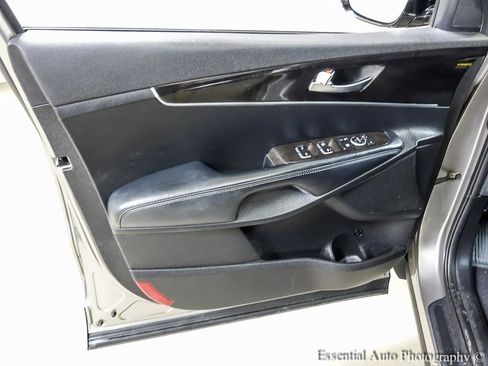 Used 2017 Kia Sorento LX w/ LX Convenience Package image 19