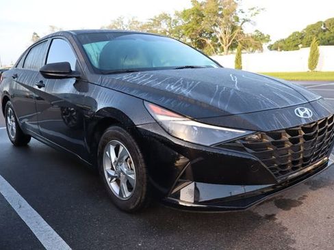 Used 2023 Hyundai Elantra SE image 1