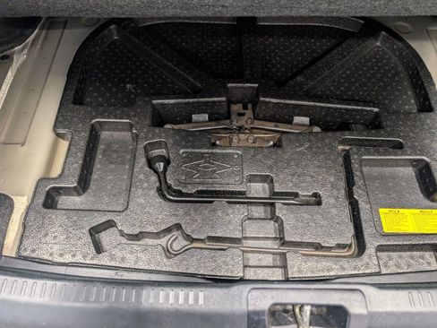 Used 2015 Toyota Camry LE image 28