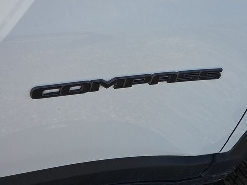 Used 2025 Jeep Compass Trailhawk AWD/4WD image 12