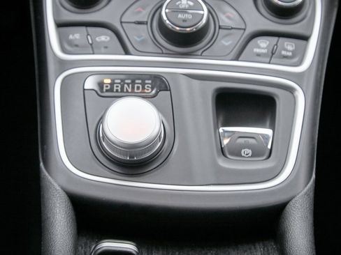 Used 2015 Chrysler 200 C w/ Navigation & Sound Group I image 36