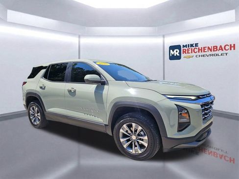 Used 2026 Chevrolet Equinox LT FWD image 2
