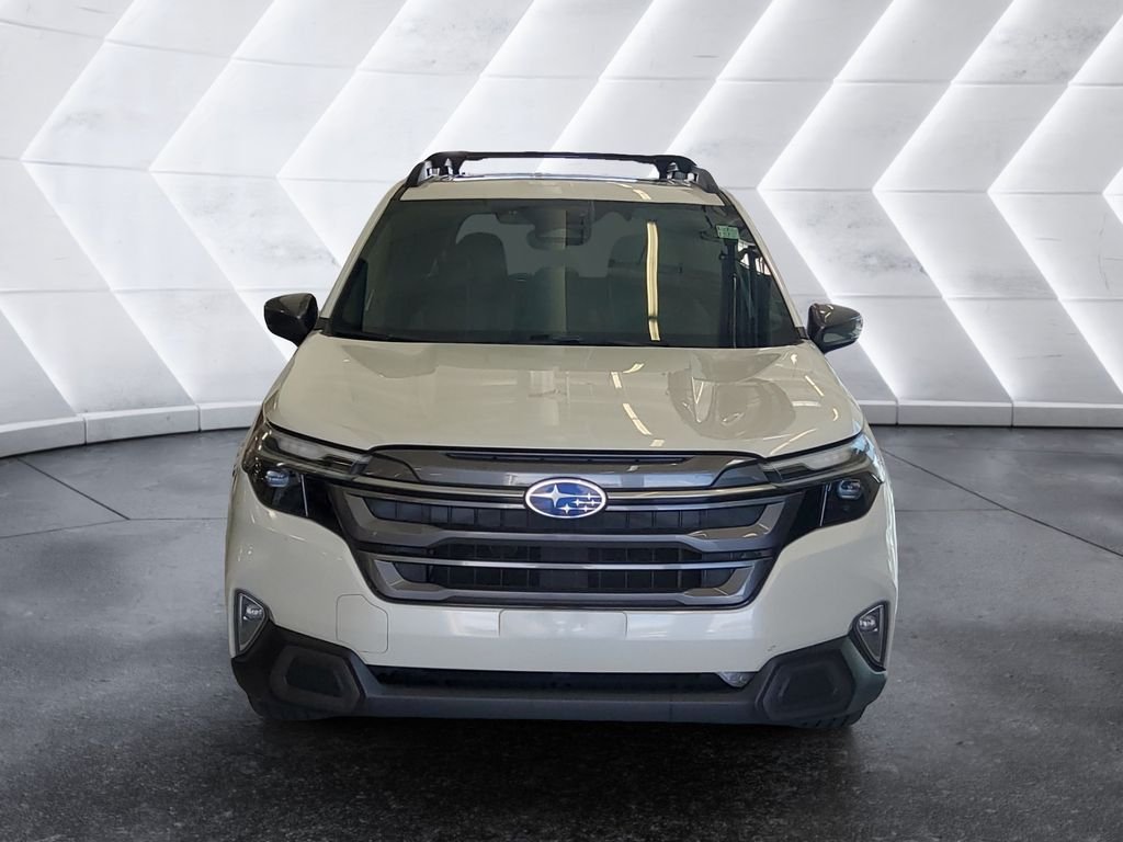 Used 2025 Subaru Forester Limited AWD/4WD image 2