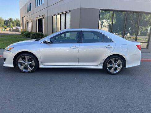 Used 2014 Toyota Camry SE FWD image 6