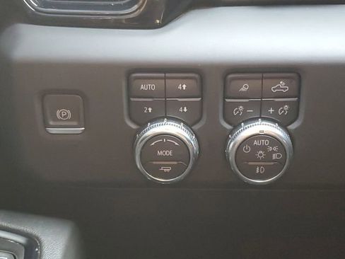 Used 2022 GMC Sierra 1500 AT4 w/ AT4 Premium Package AWD/4WD image 21