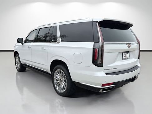 Used 2023 Cadillac Escalade ESV Premium Luxury w/ Performance Package image 5