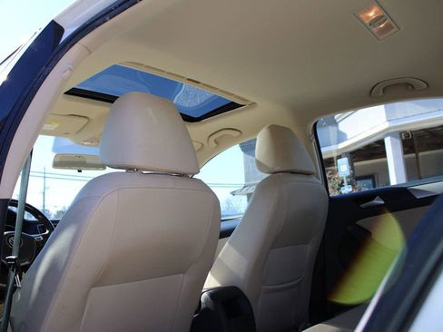 Used 2017 Volkswagen Jetta SE image 18