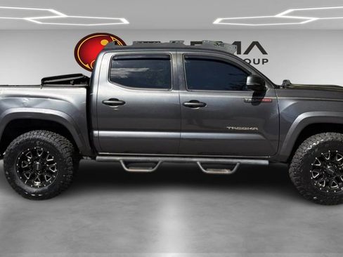 Used 2019 Toyota Tacoma TRD Sport AWD/4WD image 6