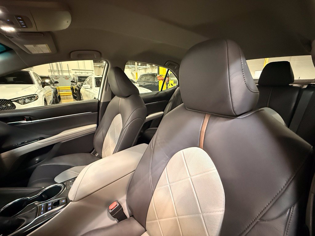 Used 2019 Toyota Camry XLE FWD image 18
