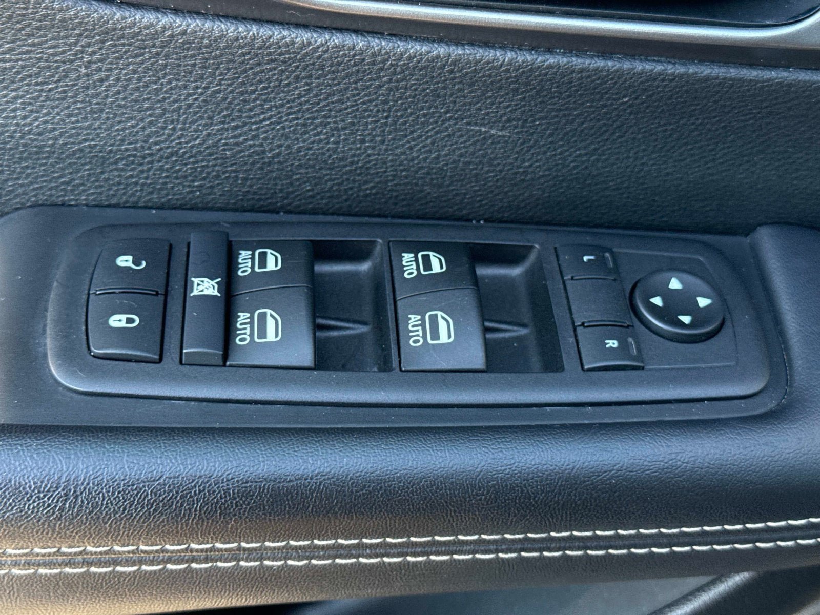 Used 2025 Chrysler Pacifica Select FWD image 19