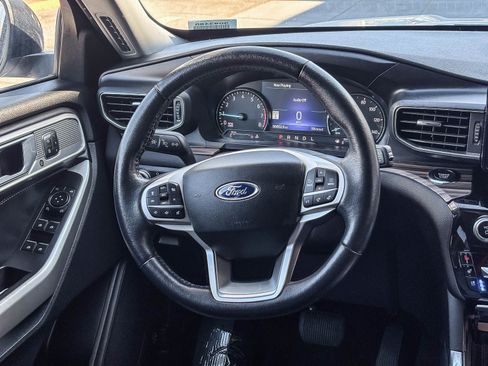 Used 2022 Ford Explorer Limited w/ Equipment Group 301A RWD image 18
