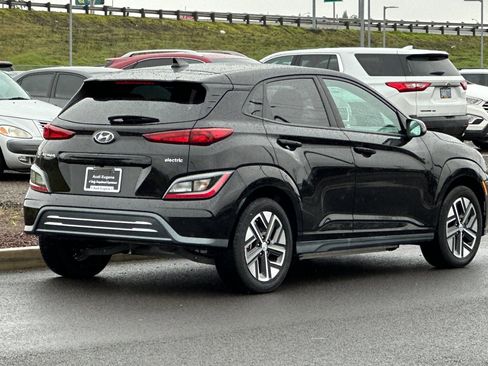 Used 2023 Hyundai Kona SE image 3