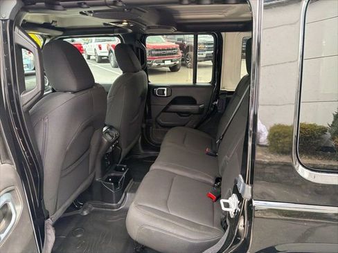 Used 2022 Jeep Wrangler Unlimited Sahara image 23