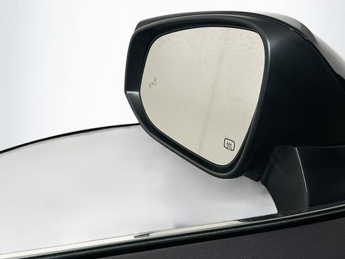 Used 2025 Toyota Highlander XLE FWD image 16