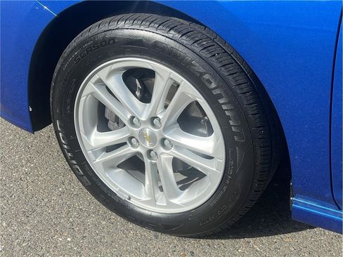 Used 2018 Chevrolet Cruze LT w/ Convenience Package FWD image 9