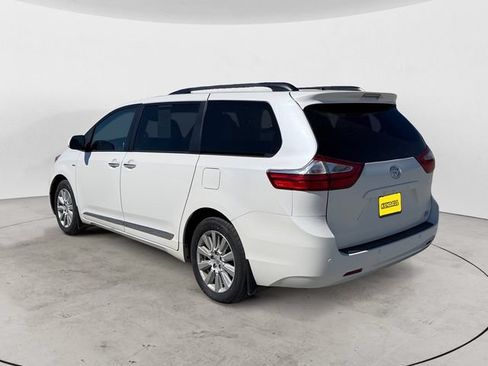 Used 2017 Toyota Sienna XLE w/ XLE Navigation Package AWD/4WD image 3