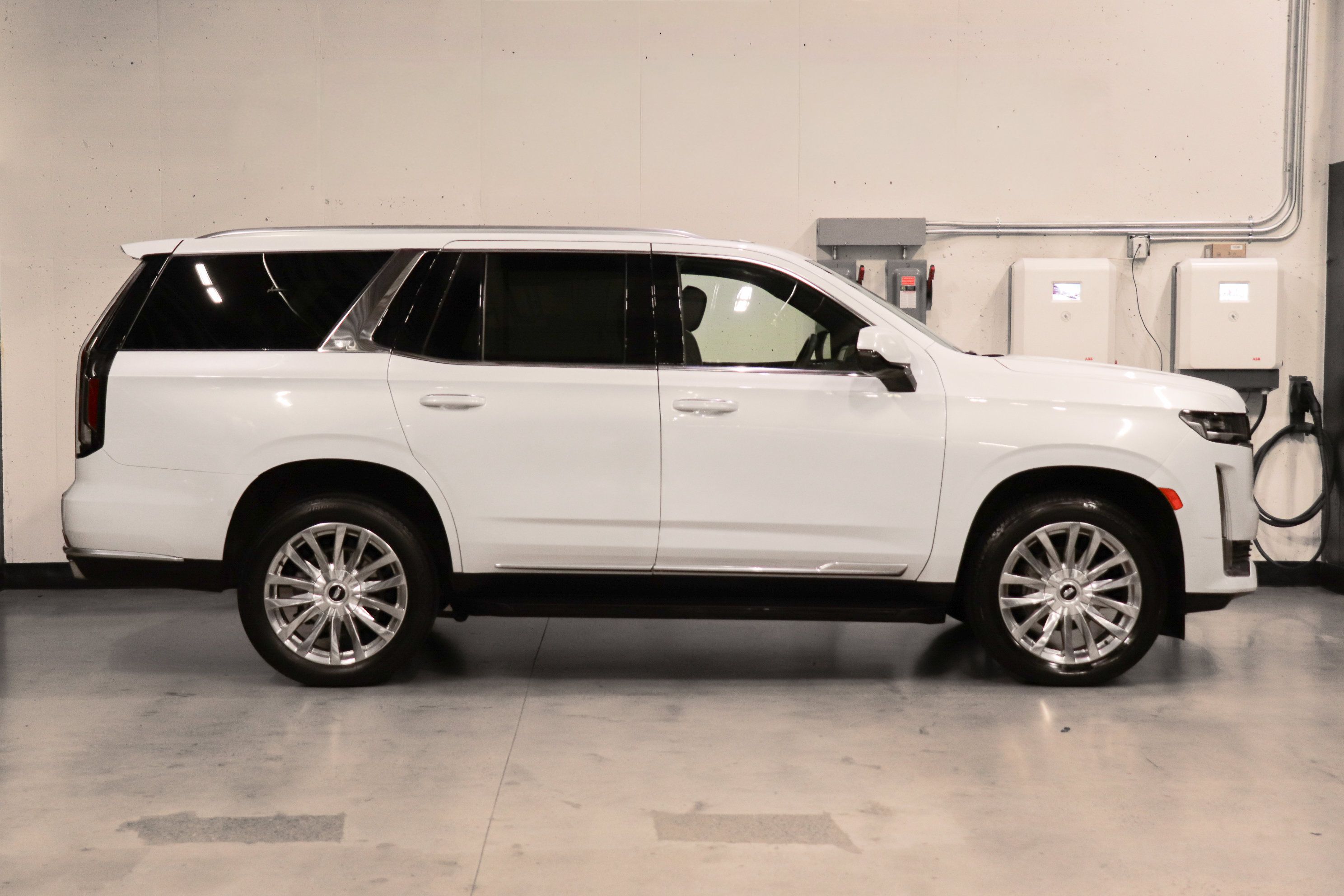 Used 2023 Cadillac Escalade Premium Luxury w/ LPO, Floor Liner Package AWD/4WD image 6