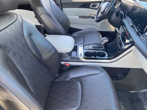Certified 2024 Kia Carnival SX FWD image 10