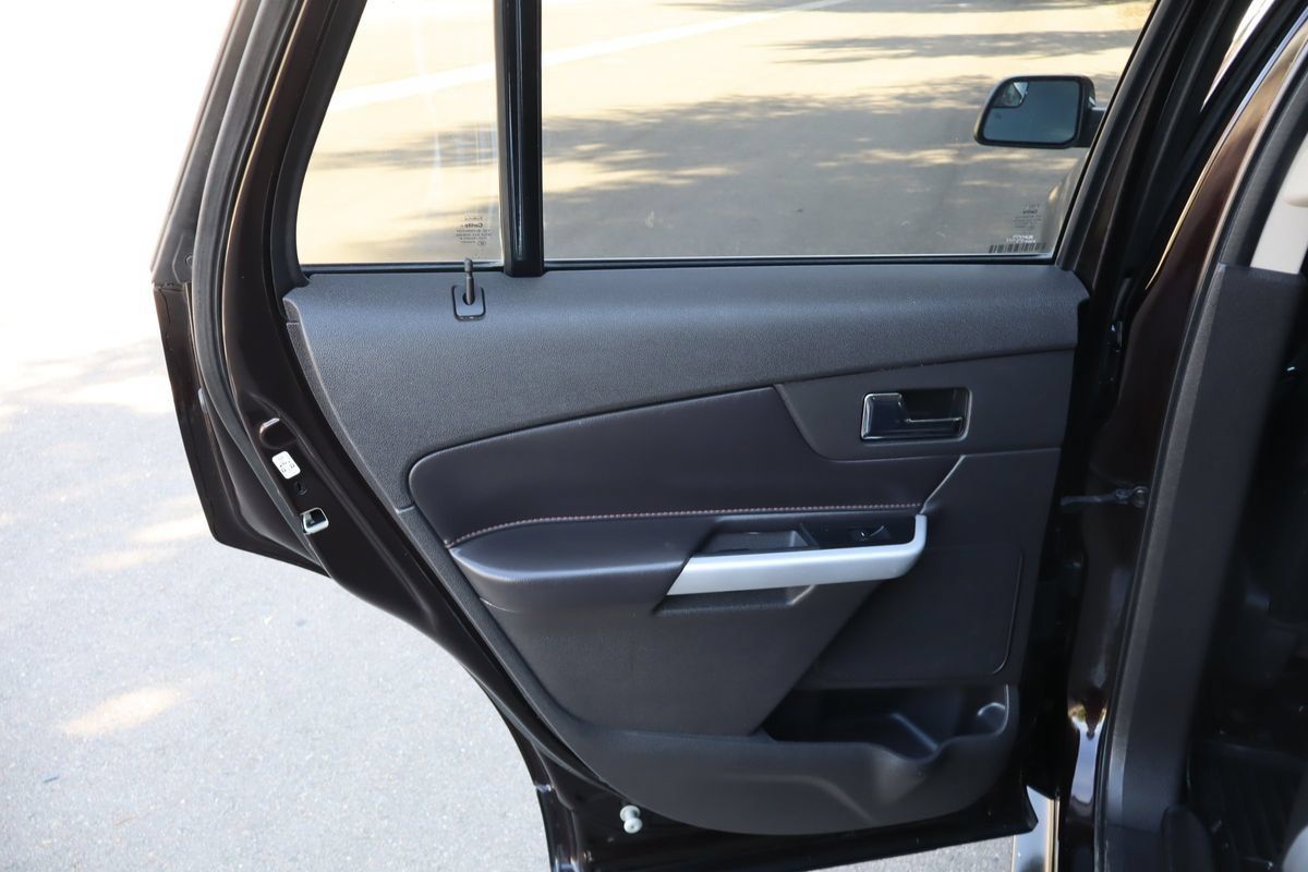 Used 2013 Ford Edge SEL FWD image 24