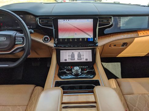 Used 2024 Jeep Grand Wagoneer L Series III image 18