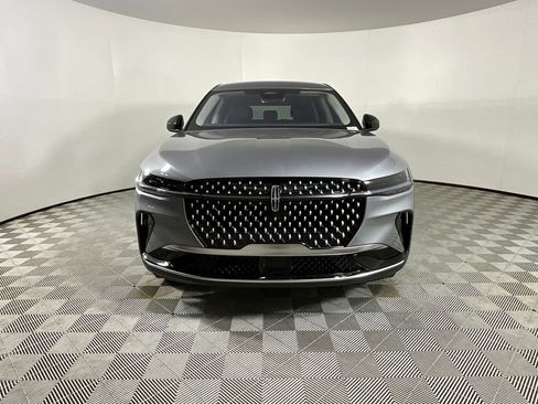Used 2025 Lincoln Nautilus Premier AWD/4WD image 8