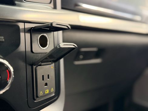 Used 2023 Ford F150 Lariat w/ Trailer Tow Package image 31