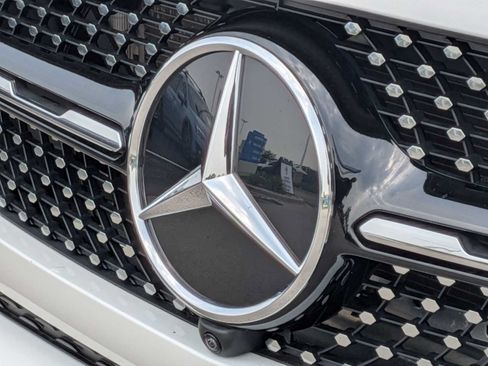 Used 2021 Mercedes-Benz GLC 300 4MATIC image 12