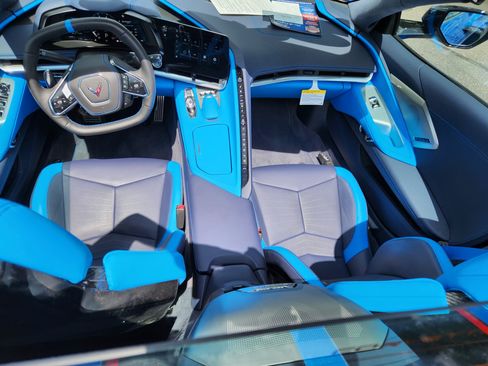 Used 2024 Chevrolet Corvette Stingray Premium Conv w/ Z51 Performance Package RWD image 16
