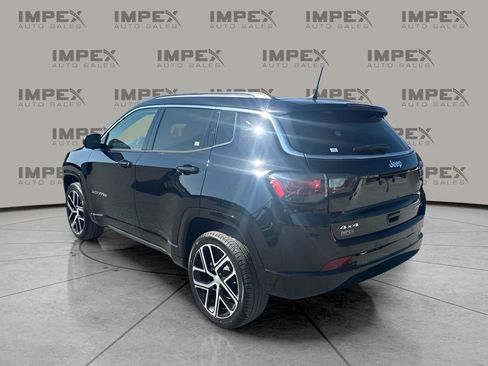 Used 2024 Jeep Compass Limited w/ Elite Group AWD/4WD image 3