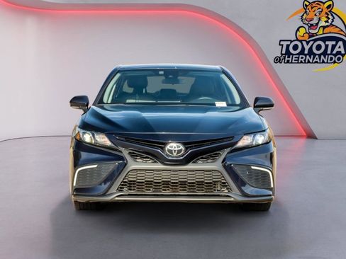 Used 2022 Toyota Camry SE FWD image 2