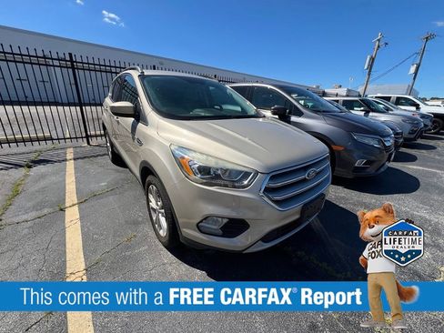 Used 2017 Ford Escape SE w/ Equipment Group 201A FWD image 2