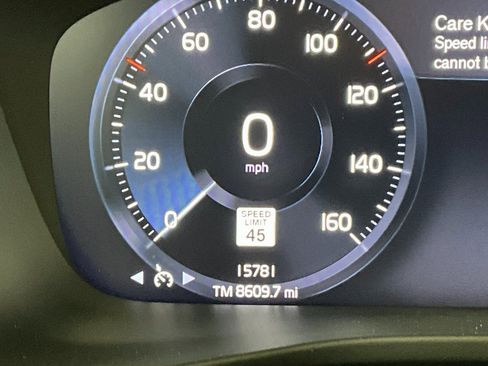 Used 2021 Volvo XC40 T5 Momentum w/ Premium Package image 17