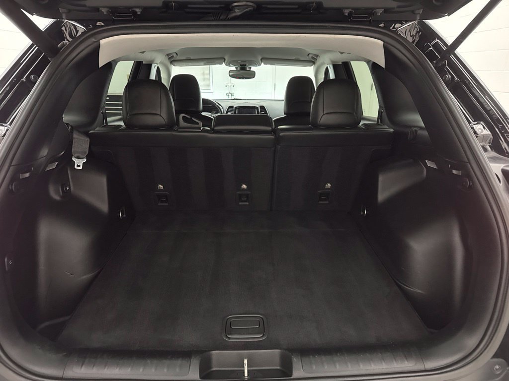Used 2019 Jeep Cherokee Limited AWD/4WD image 6