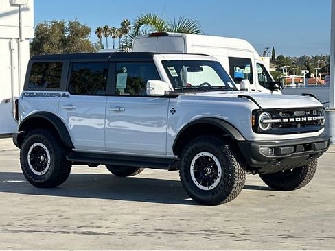 New 2025 Ford Bronco Outer Banks w/ Sasquatch Package image 3