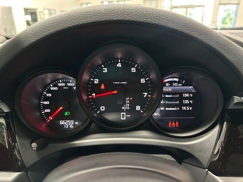 Used 2021 Porsche Macan AWD/4WD image 58