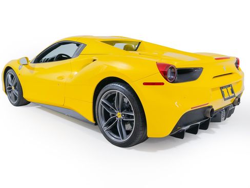 Used 2017 Ferrari 488 Spider RWD image 4