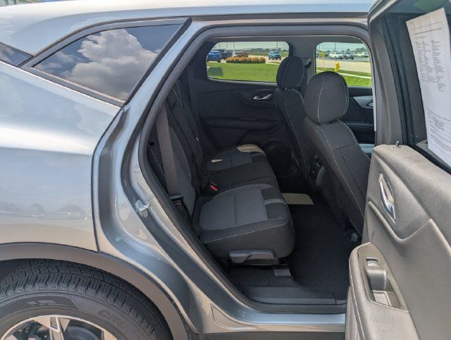 Used 2025 Chevrolet Blazer LT FWD image 6