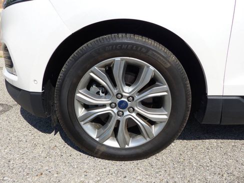Used 2019 Ford Edge Titanium w/ Equipment Group 301A AWD/4WD image 16