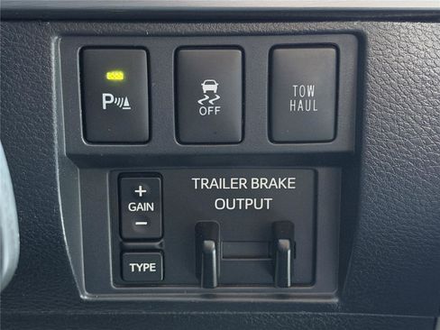 Used 2017 Toyota Tundra Platinum AWD/4WD image 11
